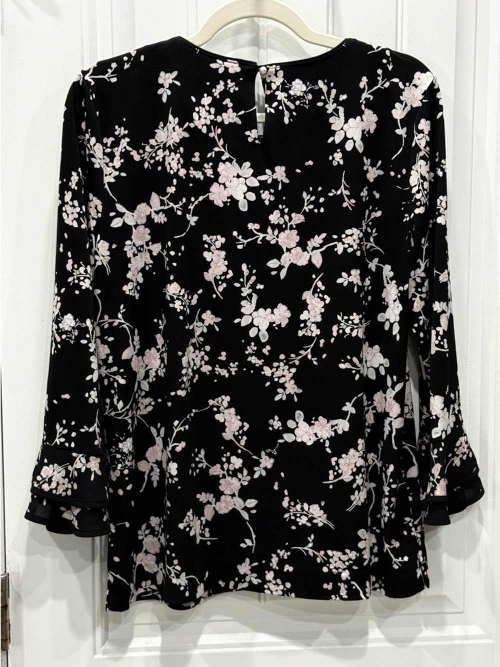 Karl Lagerfeld Women’s Size Medium Black & Pink Bell Sleeve Floral Blouse EUC - Picture 4 of 4